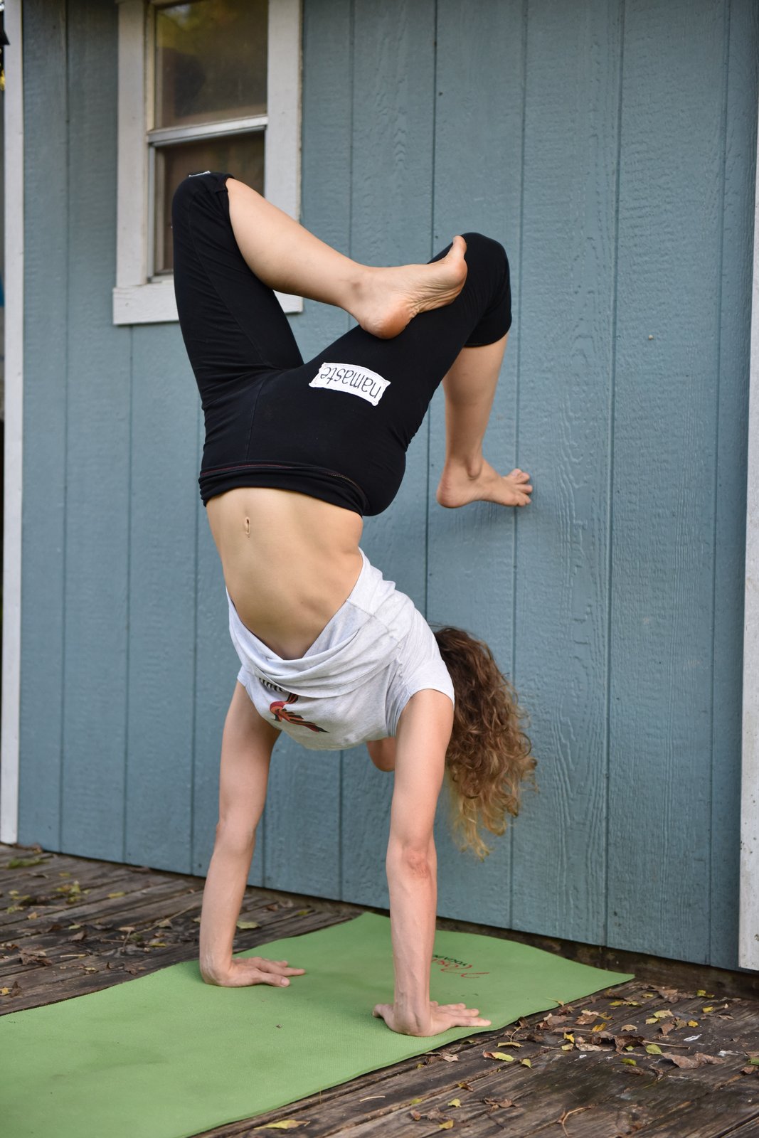 The Essential Components of a Handstand – OmStars